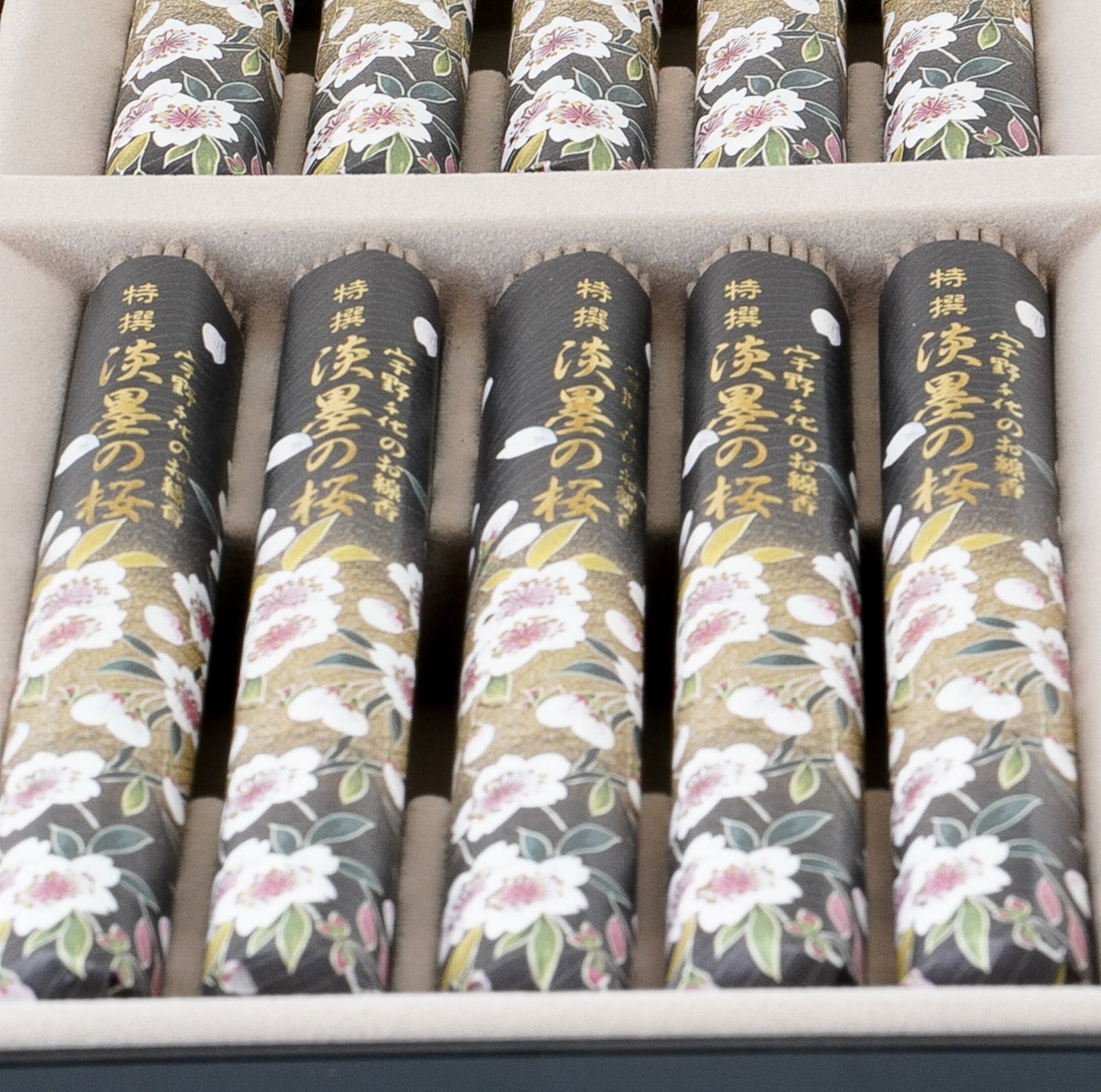 日本香堂 宇野千代のお線香 特撰淡墨の桜 短10把 塗箱